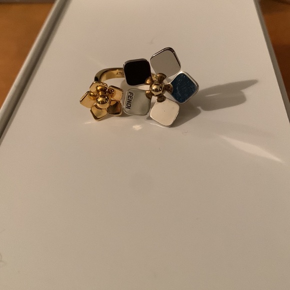 Fendi Jewelry - Fendi flower ring